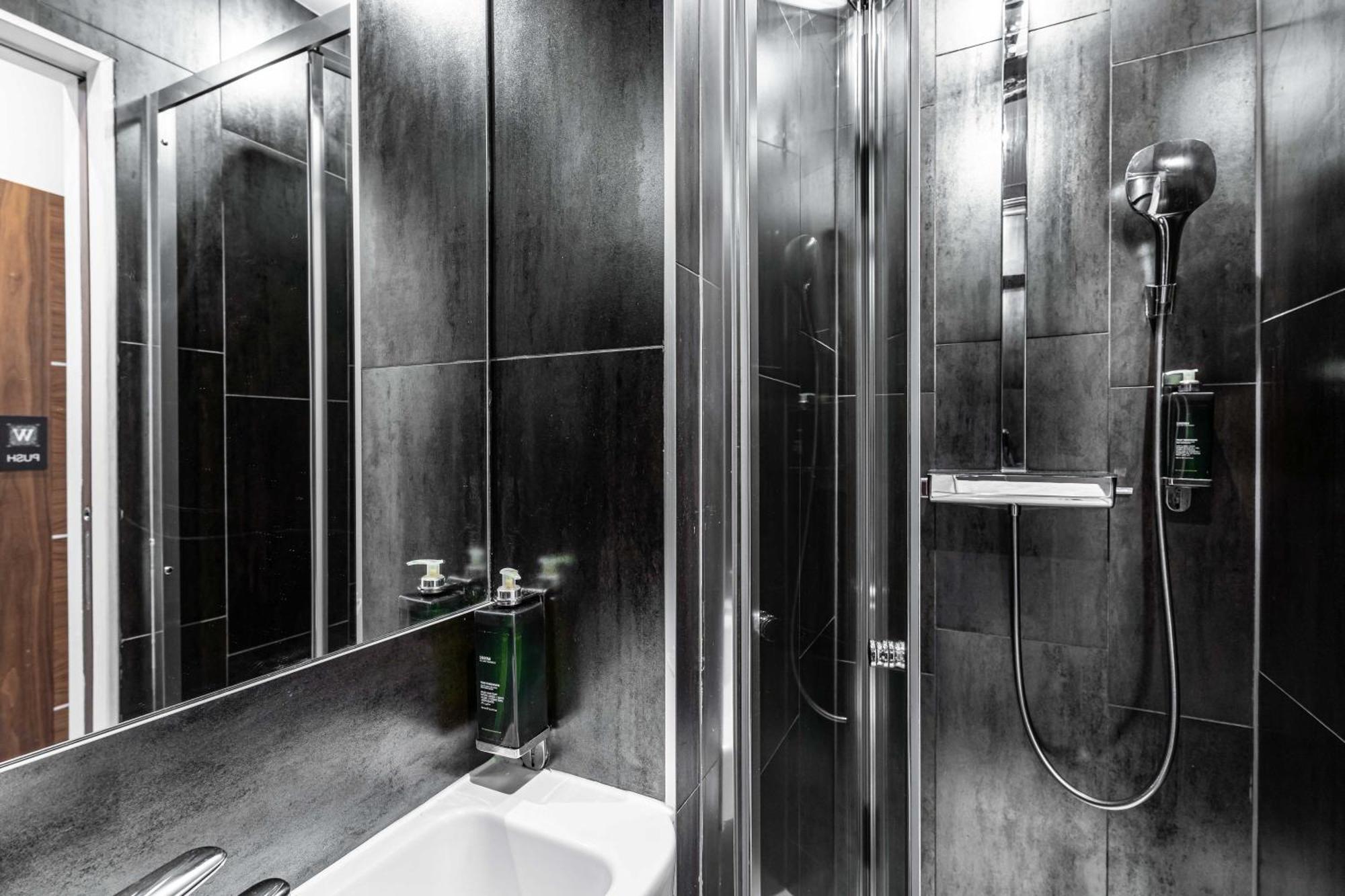 The W14 Kensington Hotel London Exterior photo