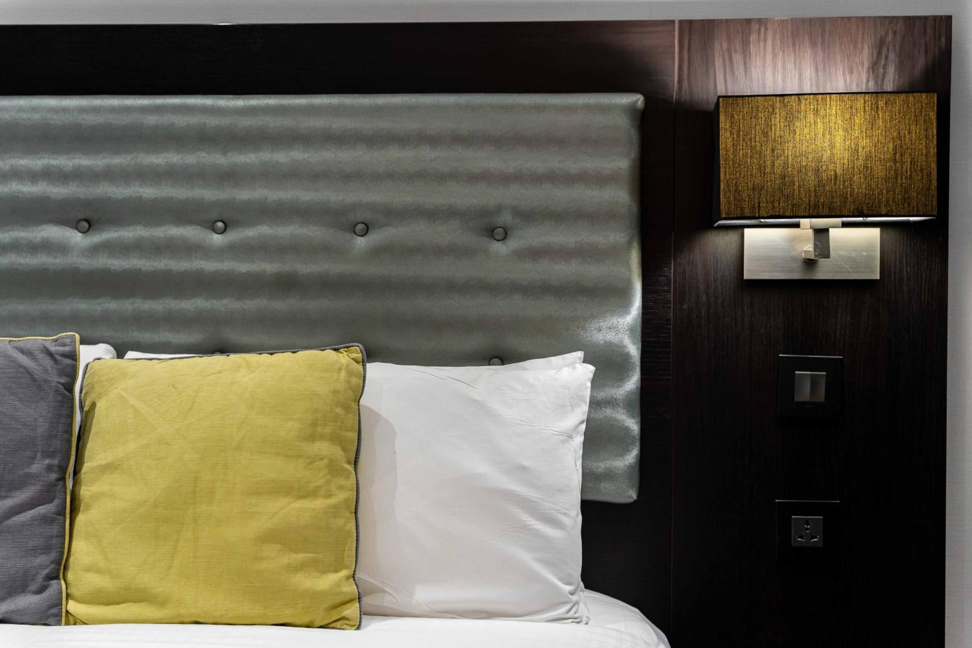 The W14 Kensington Hotel London Exterior photo