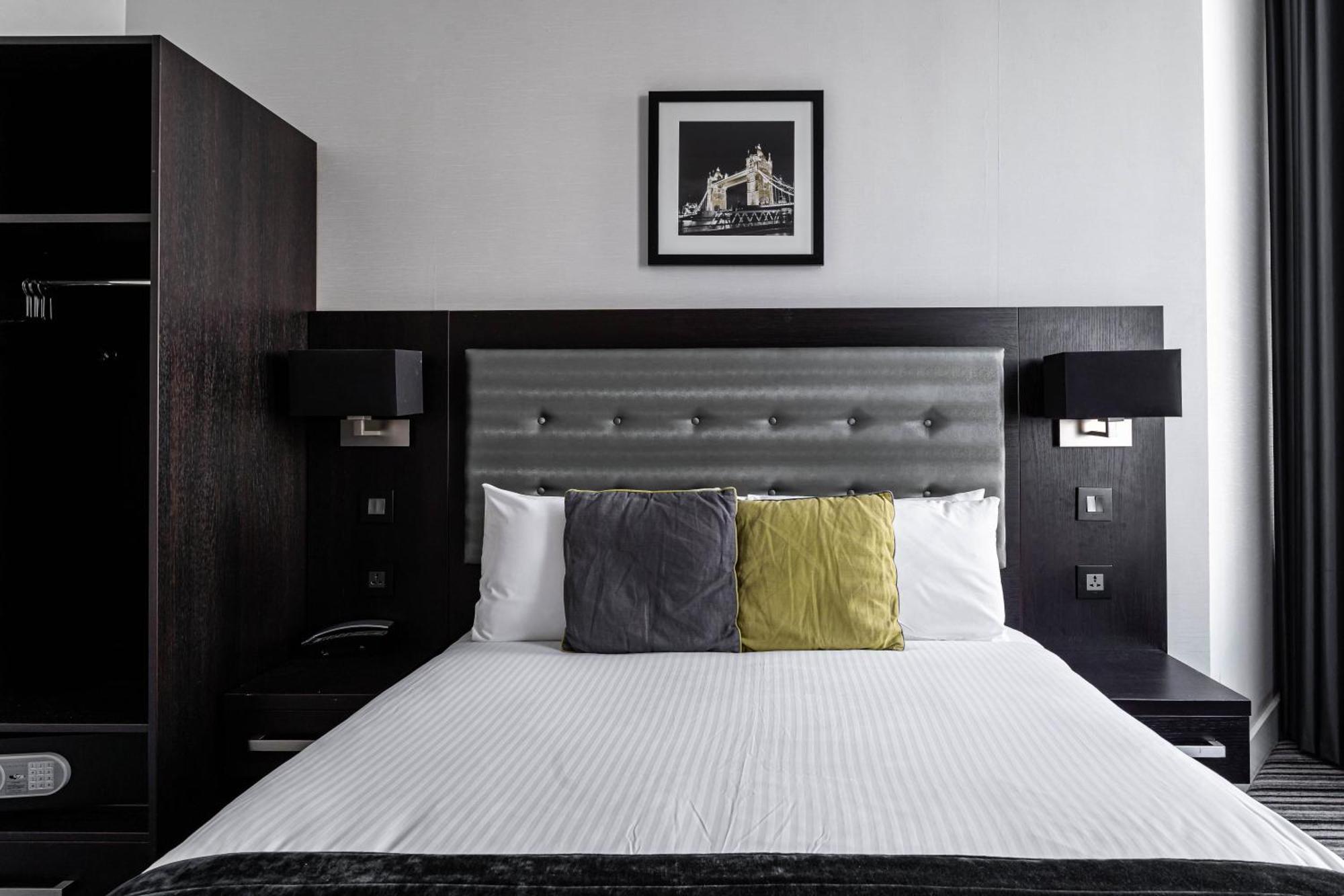 The W14 Kensington Hotel London Exterior photo