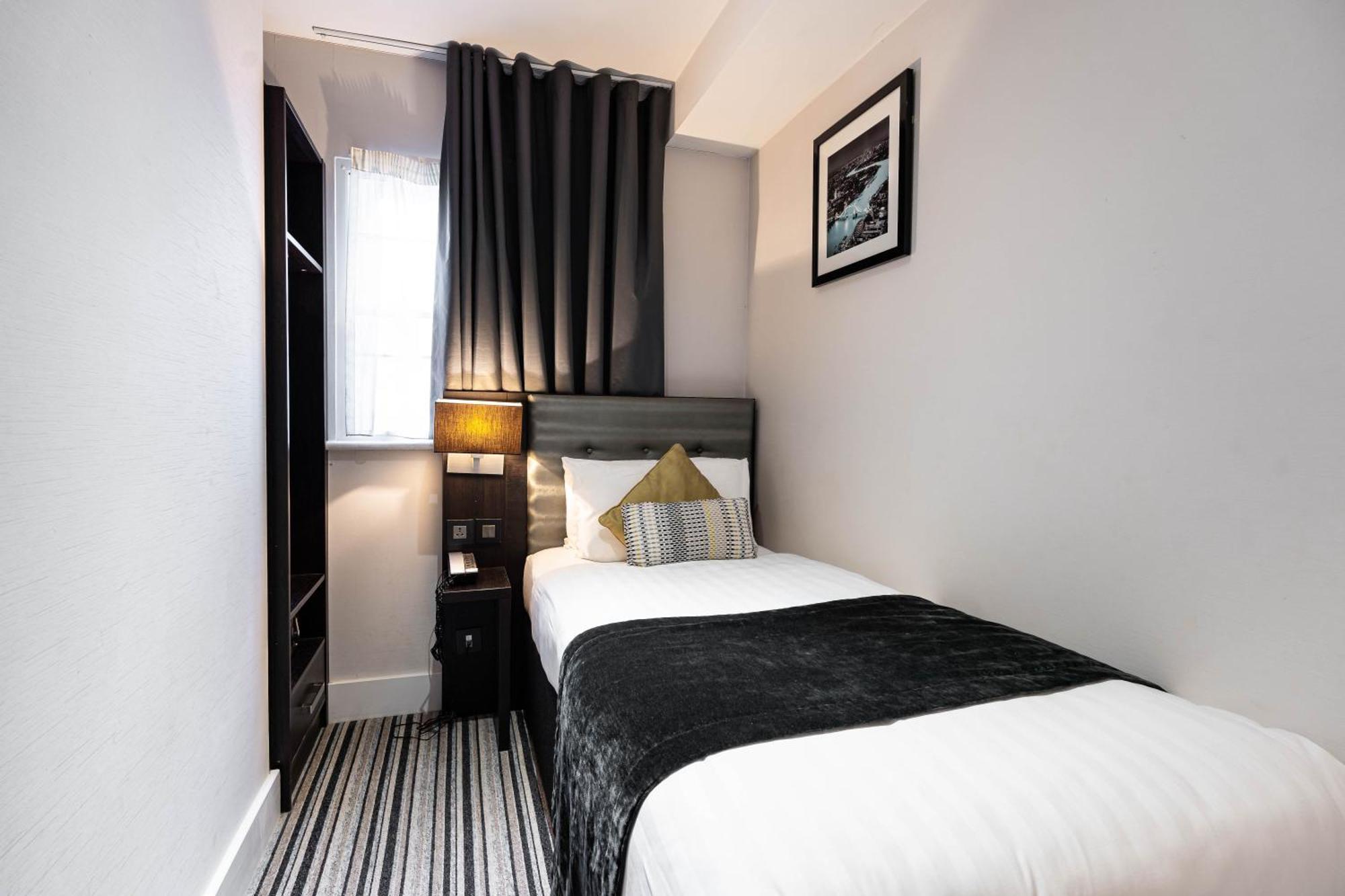 The W14 Kensington Hotel London Exterior photo