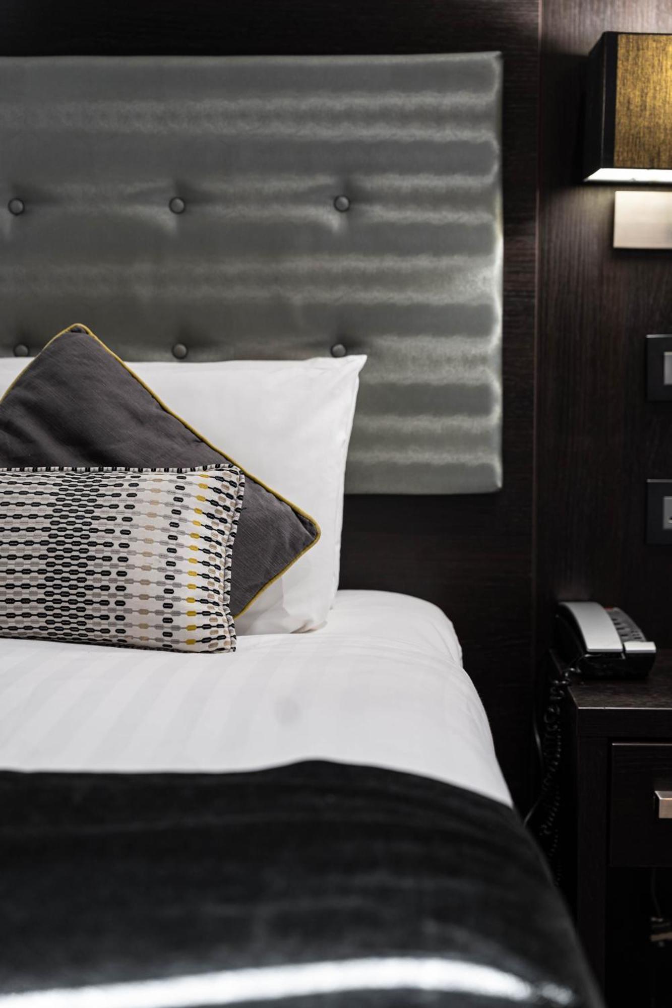 The W14 Kensington Hotel London Exterior photo