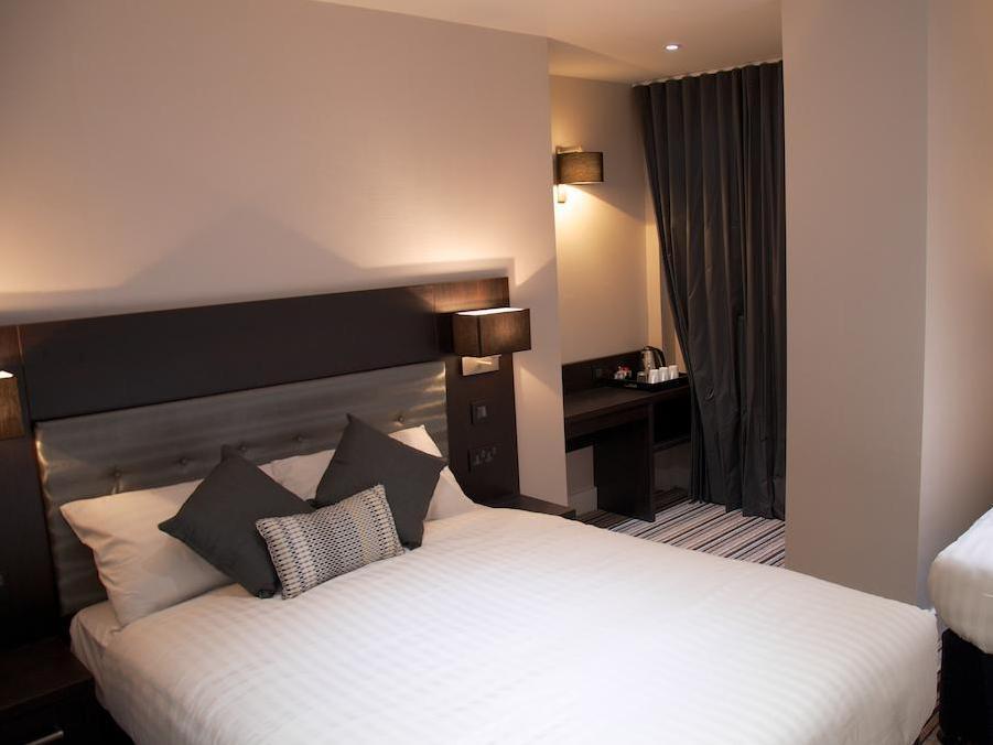 The W14 Kensington Hotel London Exterior photo