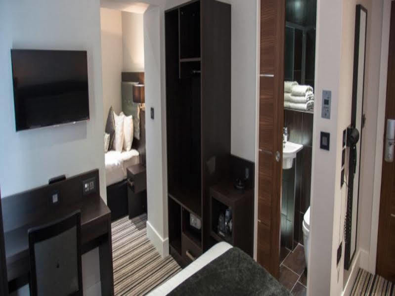 The W14 Kensington Hotel London Exterior photo